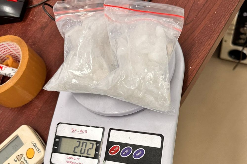 Polisi Ungkap Penyelundupan Sabu Modus Ekspedisi Helm di Kargo Bandara